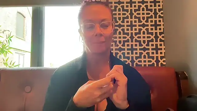 Snapshot of MelodyRoseUk chatting on 5, 11, 2025 MelodyRoseUk online show from 5, 11, 2025