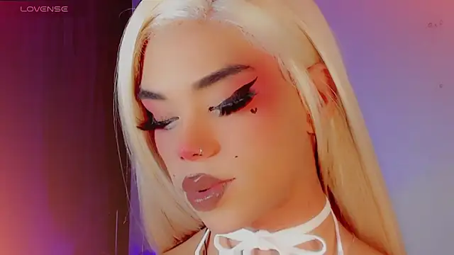 Snapshot of DanniLee_ chatting on 19, 12, 2025 DanniLee online show from 19, 12, 2025