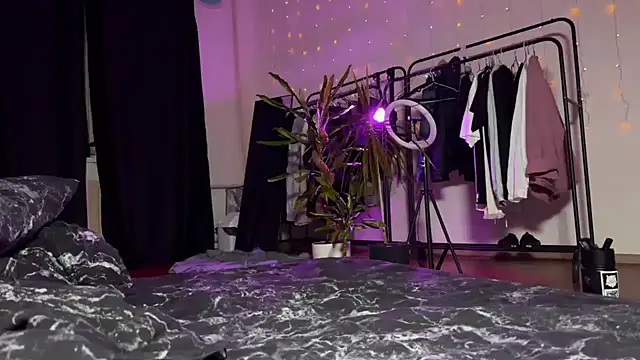 Snapshot of PaulaPratt chatting on 14, 12, 2024 PaulaPratt online show from 14, 12, 2024