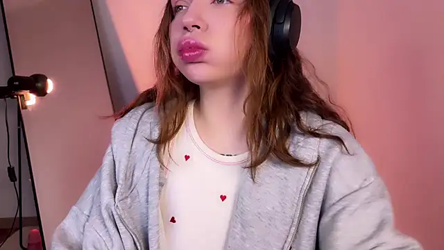 Snapshot of PaulaPratt chatting on 22, 2, 2025 PaulaPratt online show from 22, 2, 2025