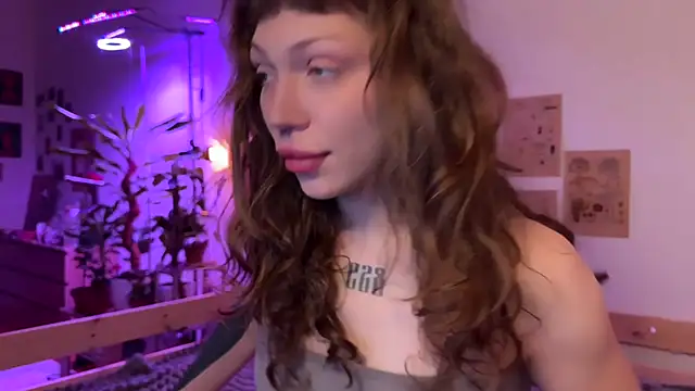 Snapshot of PaulaPratt chatting on 4, 10, 2025 PaulaPratt online show from 4, 10, 2025