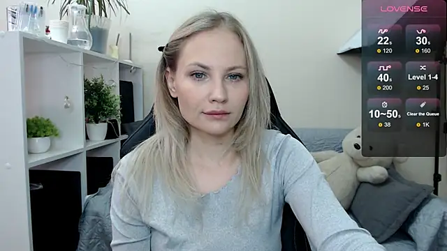 Snapshot of Sunny_bunny6 chatting on 8, 10, 2025 Sunny bunny6 online show from 8, 10, 2025