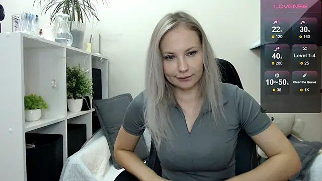 Snapshot of Sunny_bunny6 chatting on 10, 10, 2025 Sunny bunny6 online show from 10, 10, 2025