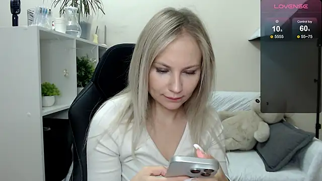 Snapshot of Sunny_bunny6 chatting on 17, 10, 2025 Sunny bunny6 online show from 17, 10, 2025