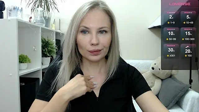 Snapshot of Sunny_bunny6 chatting on 20, 10, 2025 Sunny bunny6 online show from 20, 10, 2025