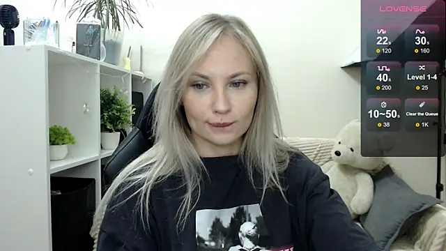 Snapshot of Sunny_bunny6 chatting on 28, 10, 2025 Sunny bunny6 online show from 28, 10, 2025