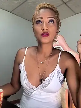 Snapshot of Amaliu_ chatting on 14, 11, 2025 Amaliu online show from 14, 11, 2025