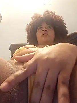 Snapshot of DANIELA_MICHEL chatting on 12, 11, 2025 DANIELA MICHEL online show from 12, 11, 2025