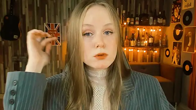 VivienLeeigh online show from 20, 2, 2025