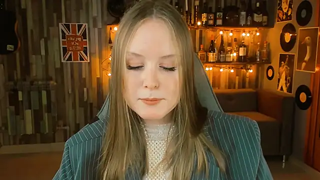 VivienLeeigh online show from 20, 2, 2025