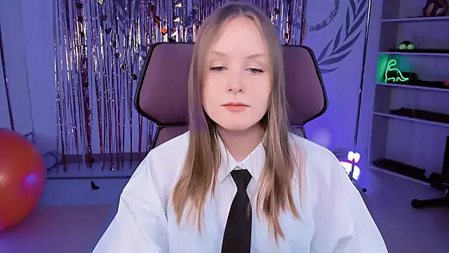 VivienLeeigh online show from 9, 3, 2025