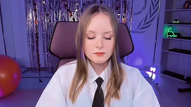 VivienLeeigh online show from 9, 3, 2025