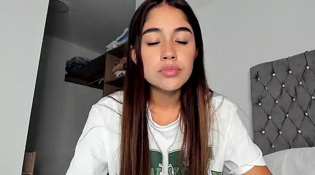 AriaMontgomery online show from 12, 12, 2024