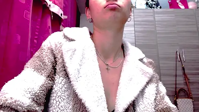 Snapshot of holy_juli chatting on 11, 2, 2026 holy juli online show from 11, 2, 2026