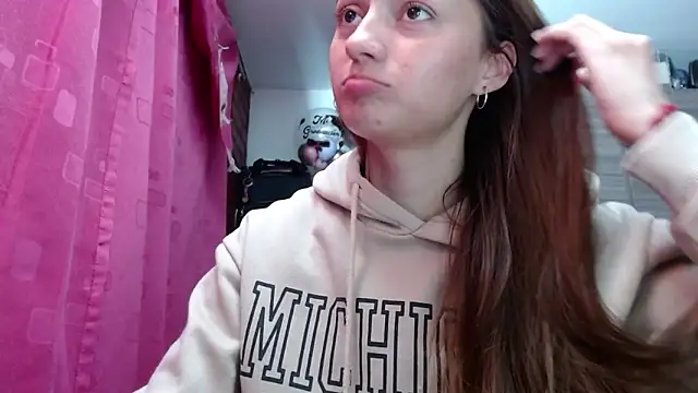 Snapshot of holy_juli chatting on 3, 3, 2026 holy juli online show from 3, 3, 2026