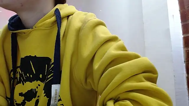 Snapshot of holy_juli chatting on 9, 3, 2026 holy juli online show from 9, 3, 2026