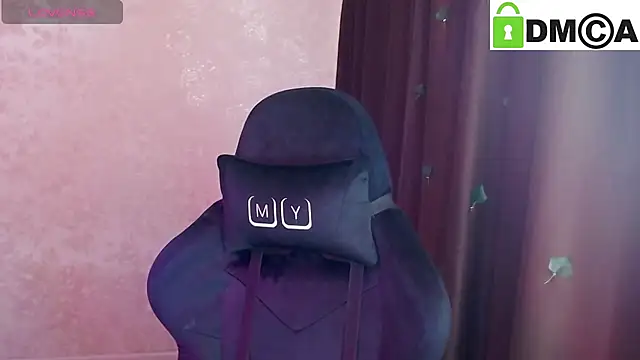 Snapshot of holy_michela chatting on 3, 11, 2025 holy michela online show from 3, 11, 2025