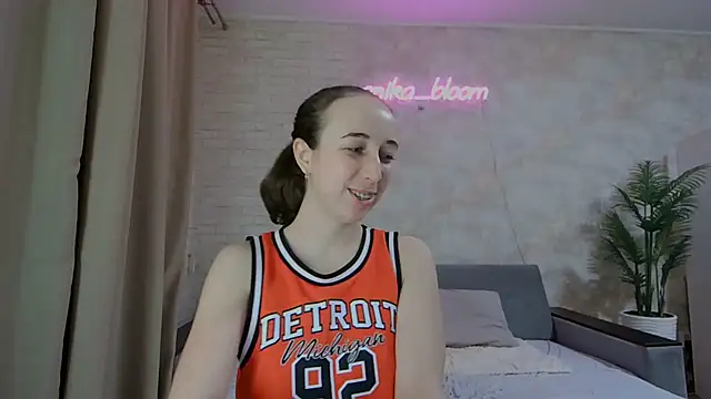 Anika bloom online show from 13, 2, 2025