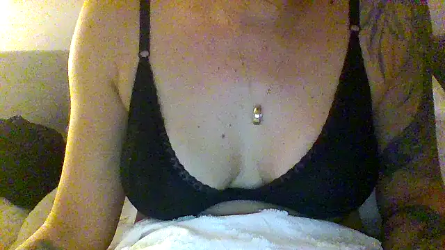 Snapshot of Fiesty_findom40 chatting on 22, 12, 2024 Fiesty findom40 online show from 22, 12, 2024