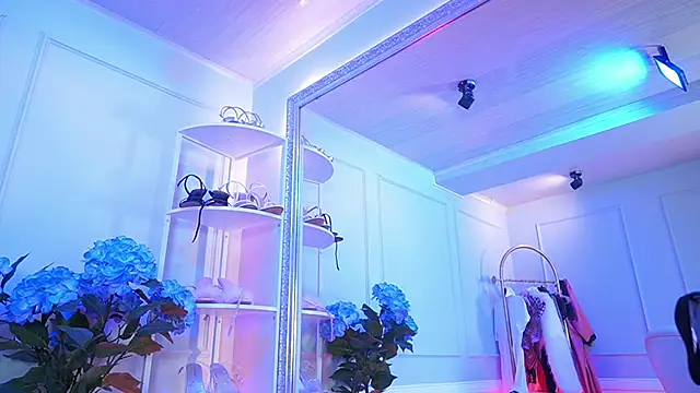 Snapshot of elasummer chatting on 18, 3, 2026 elasummer online show from 18, 3, 2026