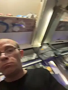 Snapshot of DirkD916 chatting on 14, 10, 2025 DirkD916 online show from 14, 10, 2025