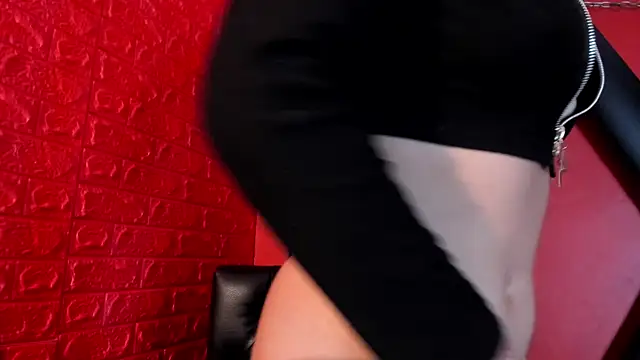 Snapshot of Monttserratt chatting on 27, 10, 2025 Monttserratt online show from 27, 10, 2025