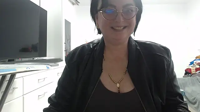 Snapshot of Amandamuller1982 chatting on 11, 11, 2025 Amandamuller1982 online show from 11, 11, 2025