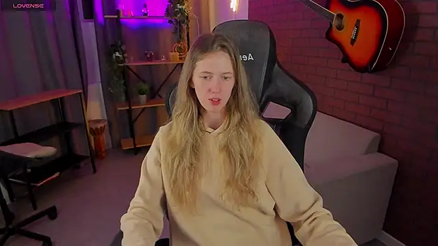 Snapshot of Sharon_Evansi chatting on 3, 1, 2025 Sharon Evansi online show from 3, 1, 2025