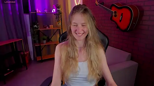 Snapshot of Sharon_Evansi chatting on 4, 1, 2025 Sharon Evansi online show from 4, 1, 2025