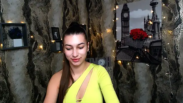 KarolinaRosse  online show from 4, 1, 2025