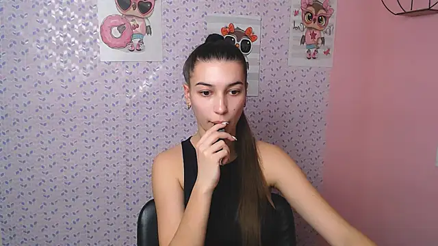KarolinaRosse  online show from 18, 1, 2025