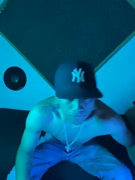 SkinnyHot444 online show from 18, 2, 2025