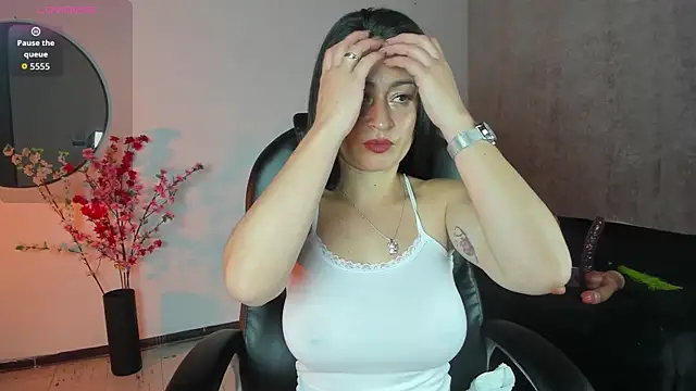 Snapshot of SaraMilf_69 chatting on 14, 11, 2025 SaraMilf 69 online show from 14, 11, 2025