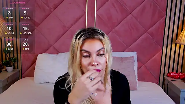 LaraAddison online show from 27, 9, 2025