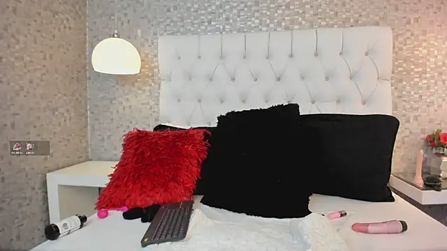 HazelMoret online show from 27, 12, 2024