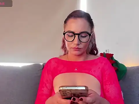Hanna Clark  online show from 14, 12, 2024