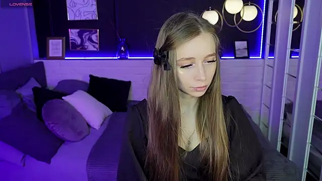 Snapshot of OliviaGentle chatting on 1, 2, 2025 OliviaGentle online show from 1, 2, 2025