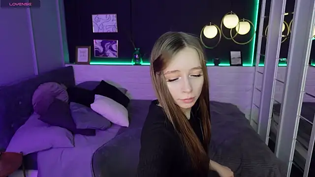 Snapshot of OliviaGentle chatting on 4, 2, 2025 OliviaGentle online show from 4, 2, 2025