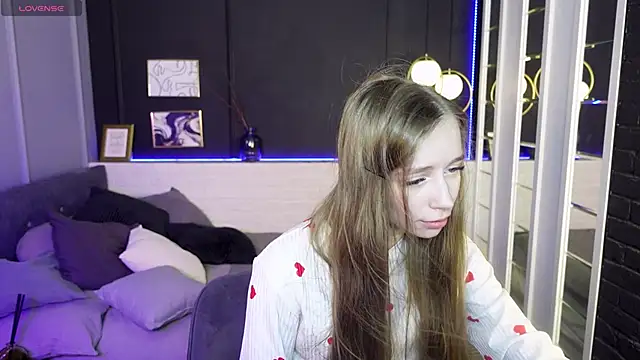 Snapshot of OliviaGentle chatting on 9, 2, 2025 OliviaGentle online show from 9, 2, 2025