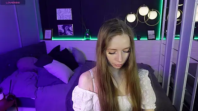 Snapshot of OliviaGentle chatting on 10, 2, 2025 OliviaGentle online show from 10, 2, 2025