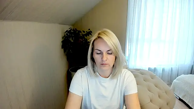 Alicee Gracee online show from 8, 12, 2024