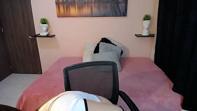 Snapshot of cristal-evanns chatting on 22, 2, 2026 cristal-evanns online show from 22, 2, 2026