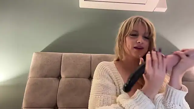 LustfulLuna  online show from 21, 12, 2025