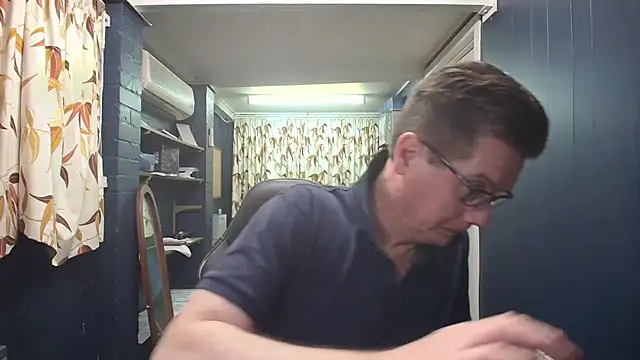 Snapshot of tilobinder chatting on 10, 10, 2025 tilobinder online show from 10, 10, 2025