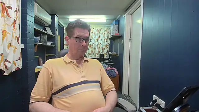 Snapshot of tilobinder chatting on 26, 10, 2025 tilobinder online show from 26, 10, 2025