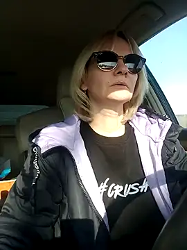 Milen Milf online show from 4, 3, 2025