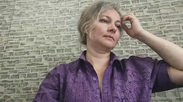 Snapshot of EdithManning chatting on 27, 10, 2025 EdithManning online show from 27, 10, 2025