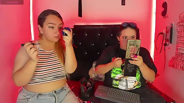 Snapshot of katieeandsharonn chatting on 2, 3, 2026 katieeandsharonn online show from 2, 3, 2026