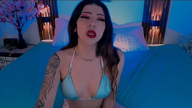 Snapshot of AmyHE chatting on 12, 10, 2025 AmyHE online show from 12, 10, 2025