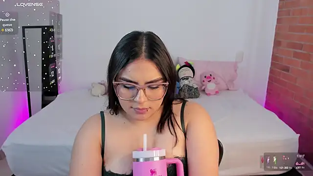 charlotte blass online show from 12, 12, 2024